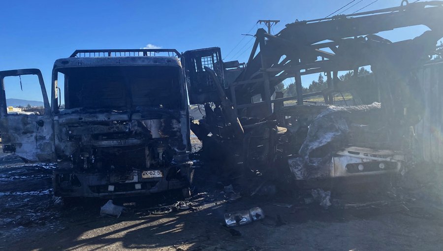 Tres camiones quemados luego de atentado incendiario en Lumaco