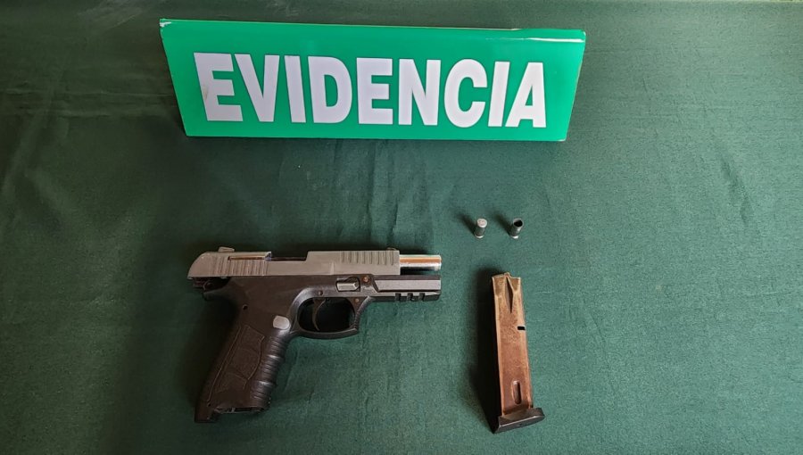 Detienen a sujeto que fue sorprendido manipulando un arma en plena vía pública de Viña