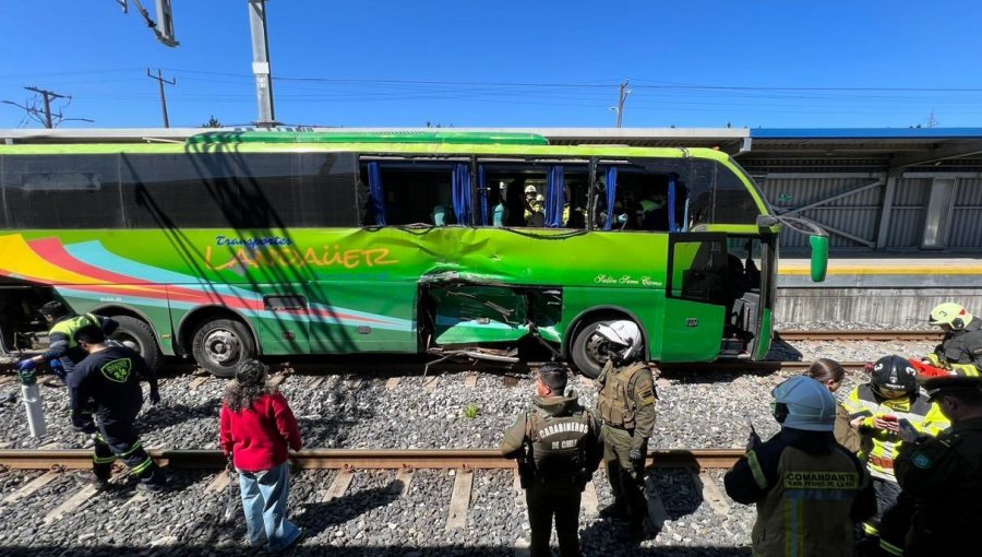 Nueva colisión entre bus y Biotren en San Pedro de la Paz: menores de edad y adultos resultaron heridos