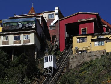 Entregan obras del ascensor Espíritu Santo de Valparaíso y unas 5 mil personas del cerro Bellavista podrán volver a usarlo