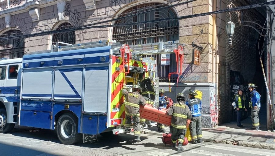 Simulacro de terremoto e incendio movilizó a Bomberos y Carabineros a oficinas centrales del Registro Civil en Valparaíso