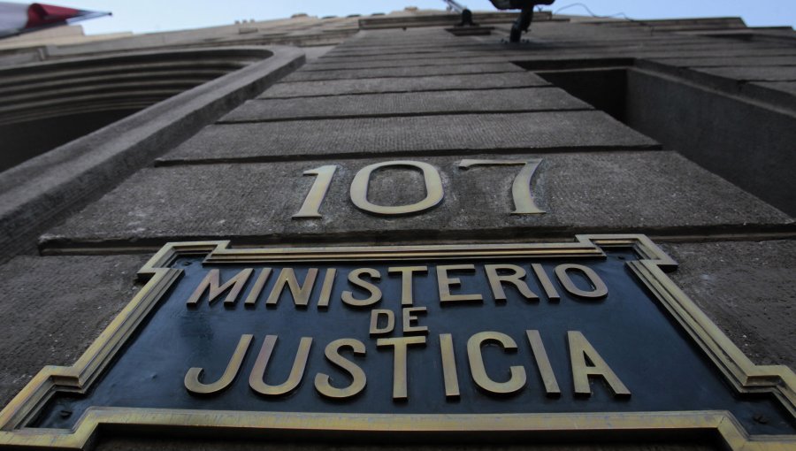 Ministro de Justicia confirma hallazgo de osamentas en edificio gubernamental: trozo de mandíbula estaba en un pote de mantequilla