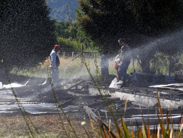 Investigan incendio de piscicultura Curacalco en Cunco: Encuentran lienzo "asociado a violencia rural"