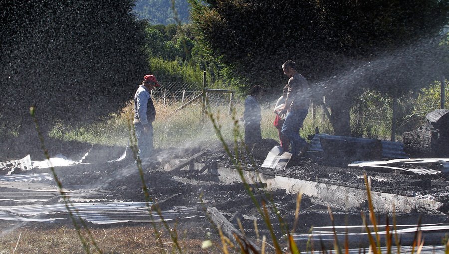 Investigan incendio de piscicultura Curacalco en Cunco: Encuentran lienzo "asociado a violencia rural"