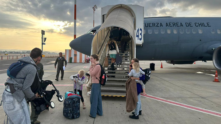 Segundo vuelo humanitario rescata a otros 51 chilenos de Israel