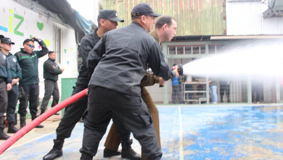 Gendarmes capacitaron a Carabineros para enfrentar incendios en Casablanca