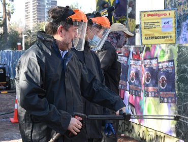 Orrego denuncia que Consejo de Monumentos ordenó suspender limpieza de estatuas