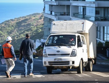 Con críticas por el tiempo y los requisitos, comienza retiro de especies desde edificios afectados por socavones en Reñaca