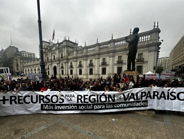 33 de los 38 alcaldes de la región de Valparaíso protestaron en La Moneda junto al Gobernador por Presupuesto 2024 para la zona