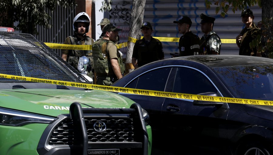 Carabinero sufre fractura tras ser atropellado por acusado de violencia intrafamiliar en Recoleta: sujeto fue baleado