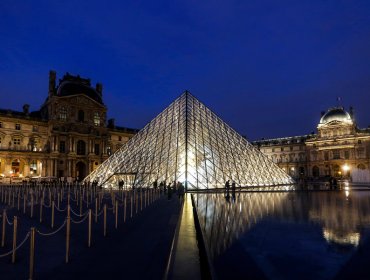 Evacúan el Museo del Louvre y el Palacio de Versalles por amenazas de bombas