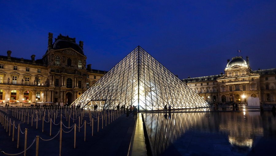 Evacúan el Museo del Louvre y el Palacio de Versalles por amenazas de bombas