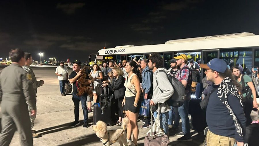 Grupo de chilenos evacuados de Israel regresará en vuelo privado