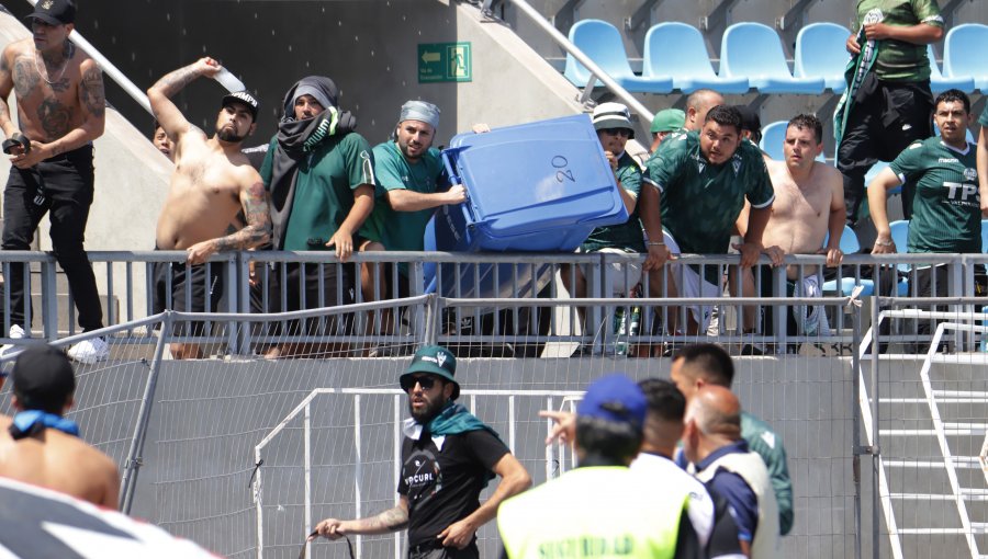 Hinchas de Iquique y Wanderers protagonizan incidentes en el Tierra de Campeones