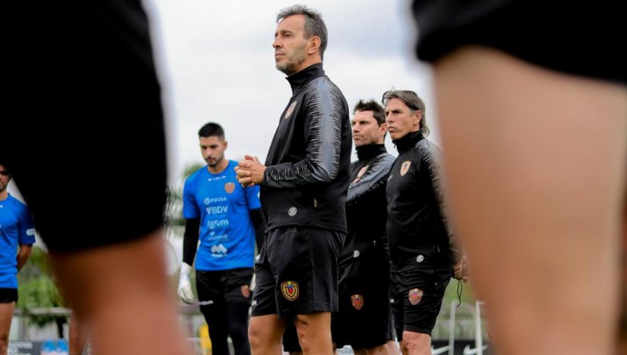 DT de Venezuela elogió a Berizzo y a la Roja: "Tienen un gran entrenador que los hace jugar con mucha intensidad"