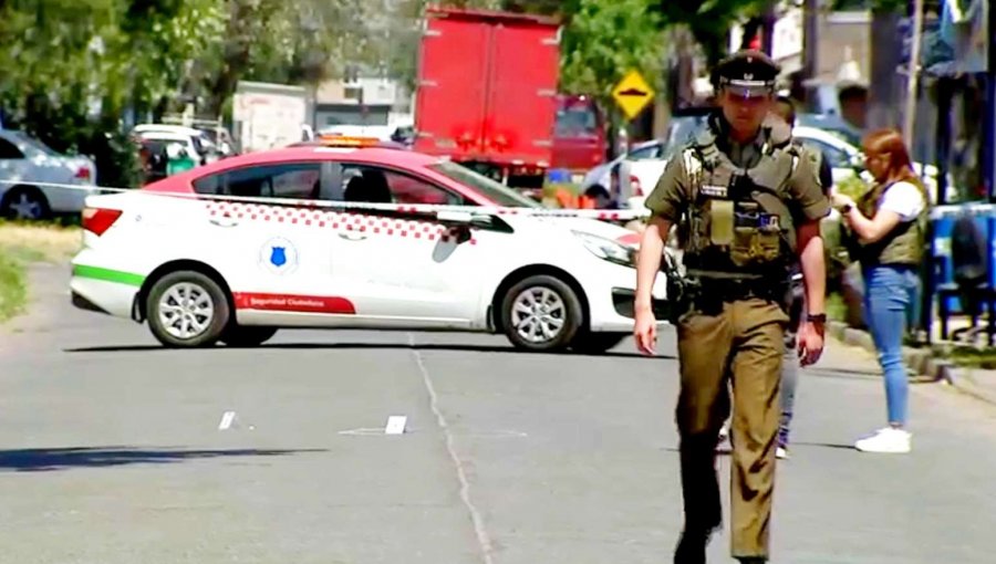 Conductor de una camioneta fue baleado durante encerrona al frente de dos colegios en Quinta Normal