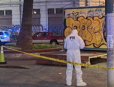 Hombre en situación de calle fue apuñalado hasta la muerte en la plaza Echaurren de Valparaíso: buscan al responsable del crimen