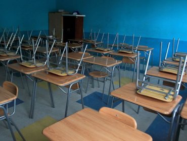 Mineduc suspende clases en colegios municipales que imparten enseñanza media en Santiago y Providencia por conmemoración del 18-O