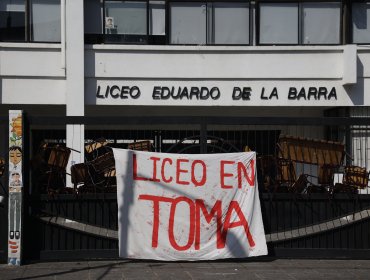 Liceo Eduardo de la Barra en toma: estudiantes denuncian "estado catastrófico" de la educación pública en Valparaíso