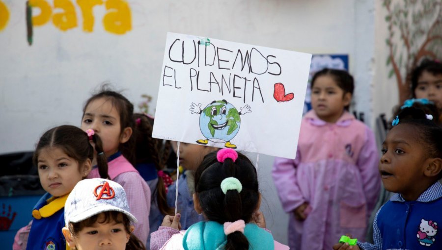 Microbasural del cerro Merced de Valparaíso fue recuperado por niños de jardín infantil