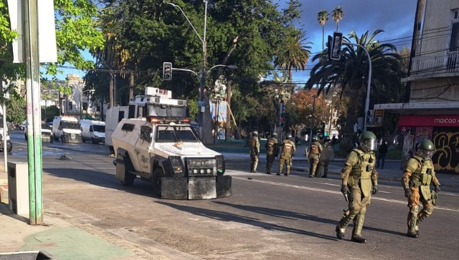 Incidentes se registraron en la Av. Pedro Montt de Valparaíso en el marco de conmemoración del estallido social