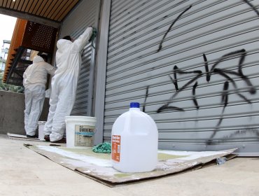 Gobierno repudia rayados en el Café Literario de Providencia a horas de su reapertura: "Rechazamos el vandalismo"