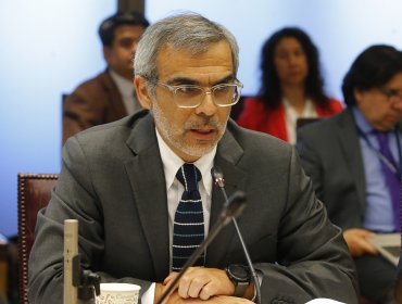 Ministro de Justicia informa que 65 de 89 cajas con osamentas humanas almacenadas en U. de Chile serían "de interés"