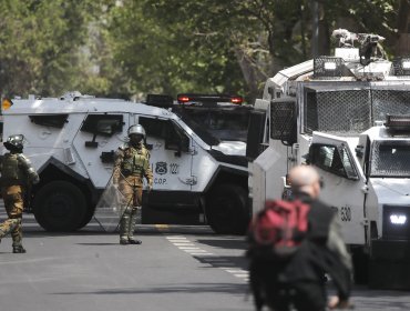 Carabinero hizo uso de su arma de servicio y disparó al aire en medio de manifestación por conmemoración del 18-O en Santiago