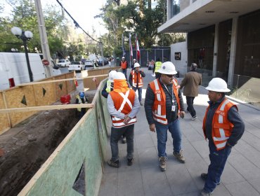 Fuga de gas obliga a suspender clases en el Liceo 7 de Providencia