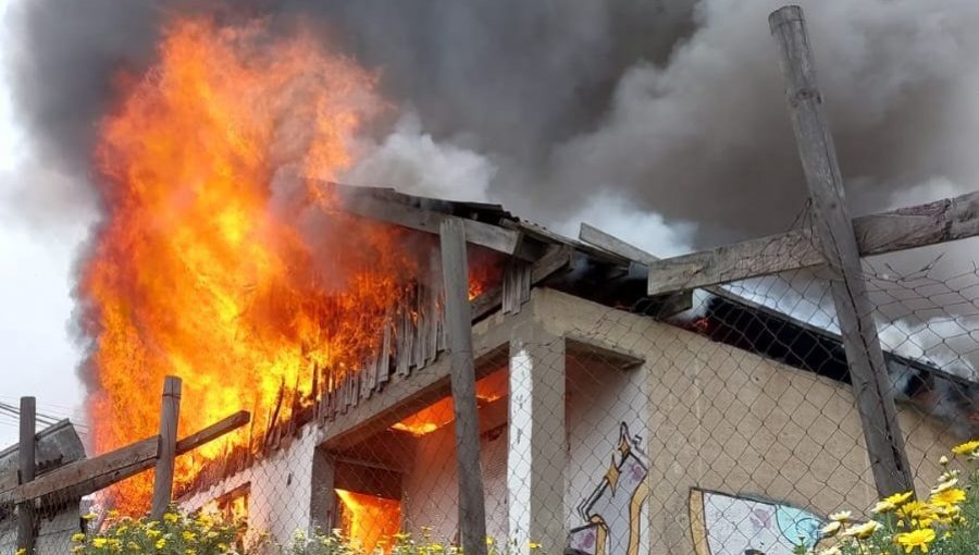 Vivienda resultó afectada por incendio en el sector Forestal Alto de Viña del Mar