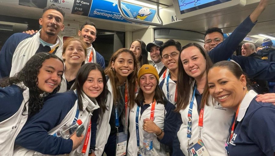 El masivo e inédito viaje en Metro de los deportistas rumbo a la inauguración de Santiago 2023