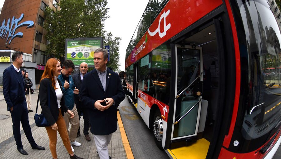 Buses eléctricos de dos pisos dieron anticipo de su debut del lunes en el marco de los Juegos Panamericanos