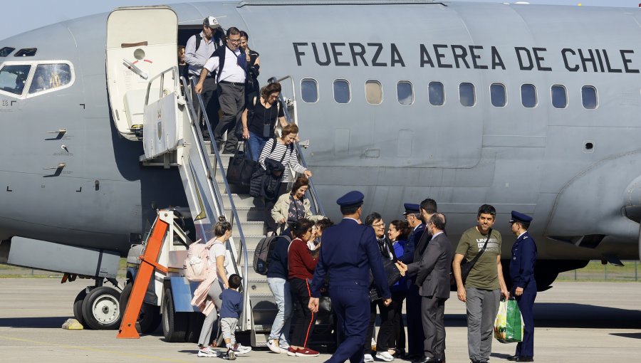 Llega a Chile el quinto vuelo humanitario con pasajeros desde Israel