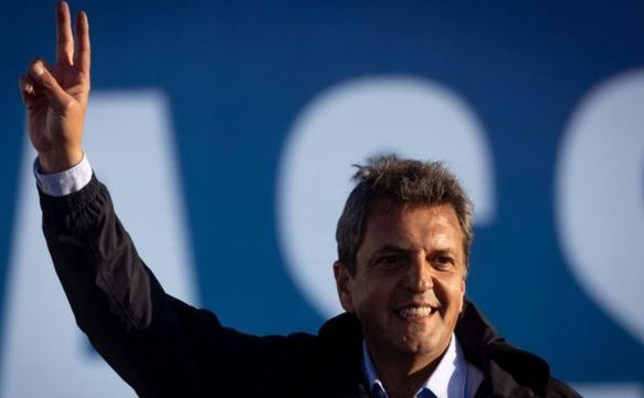 Tres claves que explican el triunfo del centrista Sergio Massa frente a su rival libertario Javier Milei en Argentina