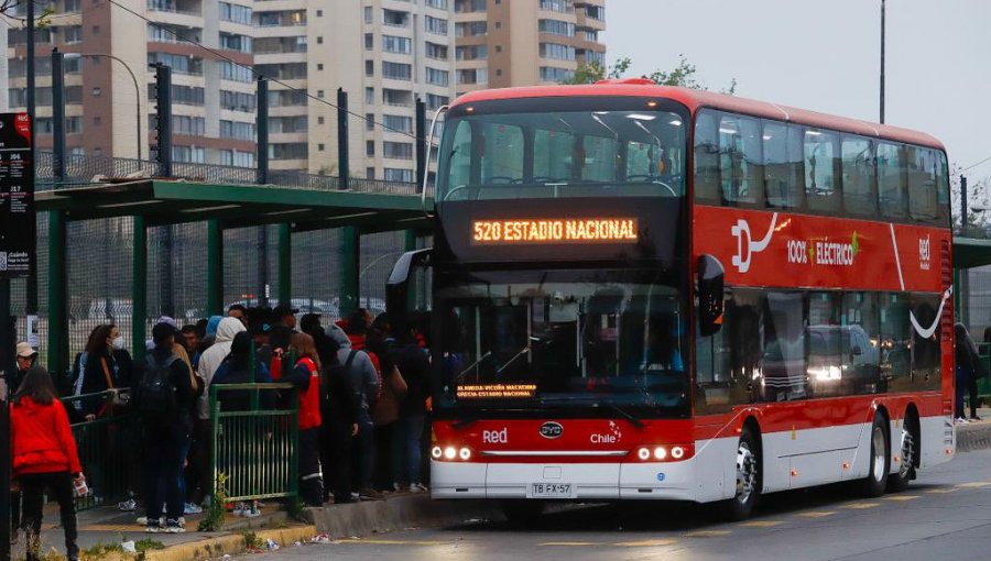 Buses de dos pisos comenzaron a operar este lunes por las calles de la región Metropolitana