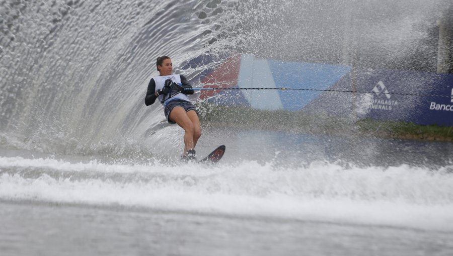 Agustina Varas gana medalla de plata para Chile en esquí náutico