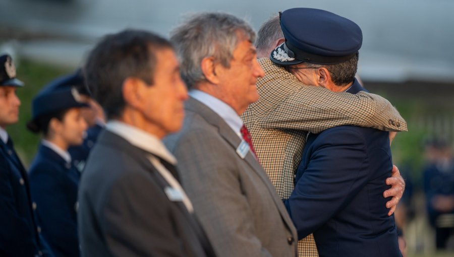 Fuerza Aérea de Chile reintegró de manera simbólica a seis oficiales y 13 suboficiales dados de baja por no apoyar el golpe de Estado