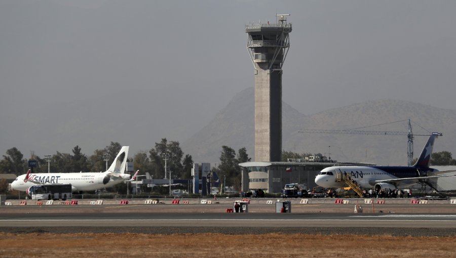 DGAC confirma que torre de control del Aeropuerto de Santiago sufrió un "black out" por más de media hora durante este lunes