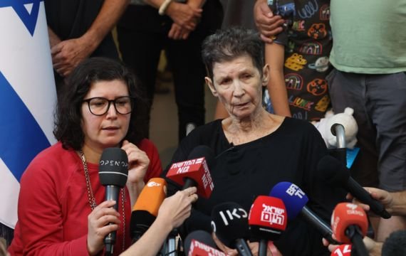 "Pasé por un infierno": El testimonio de una mujer de 85 años que fue liberada por Hamás