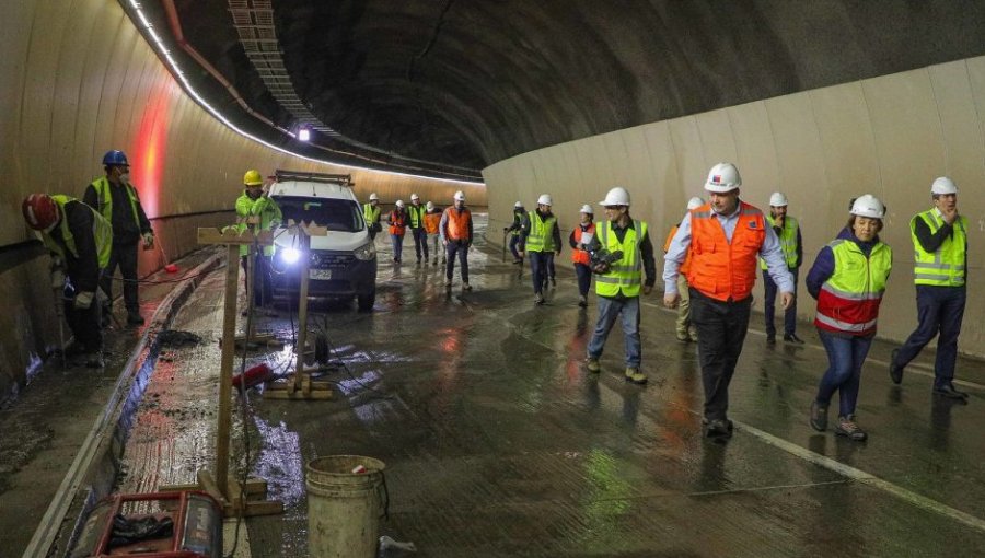 MOP multa a AVO con casi $70 millones tras filtraciones de agua: ministra afirma que "están en estudio varias otras más"