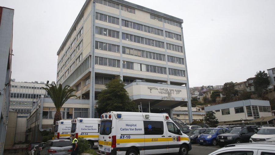 Tras alza de casos de Covid-19: Hospital Carlos van Buren de Valparaíso ordena uso de mascarilla y alcohol gel