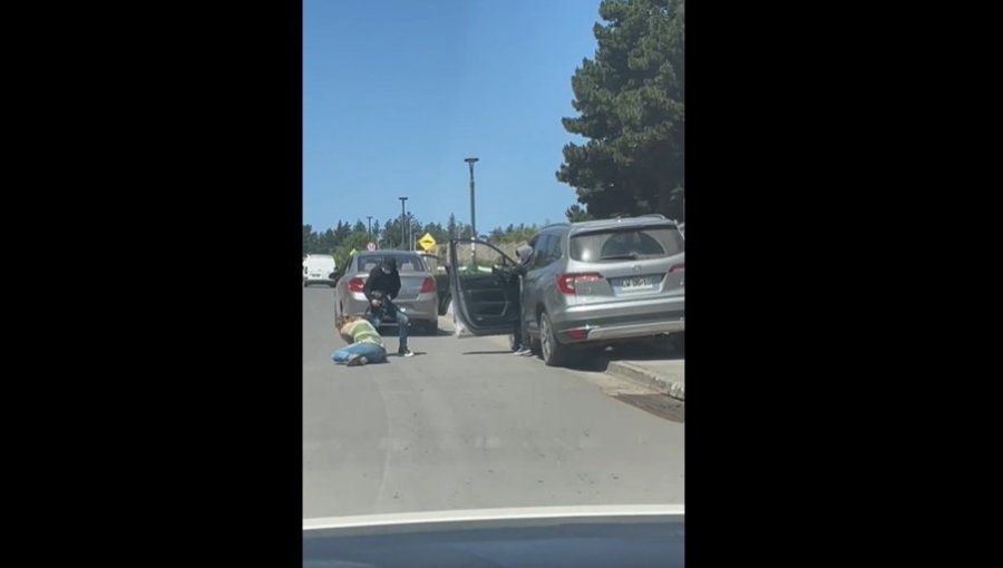 Violenta encerrona en Concón: Delincuente agredió en la calle a mujer para robarle su vehículo