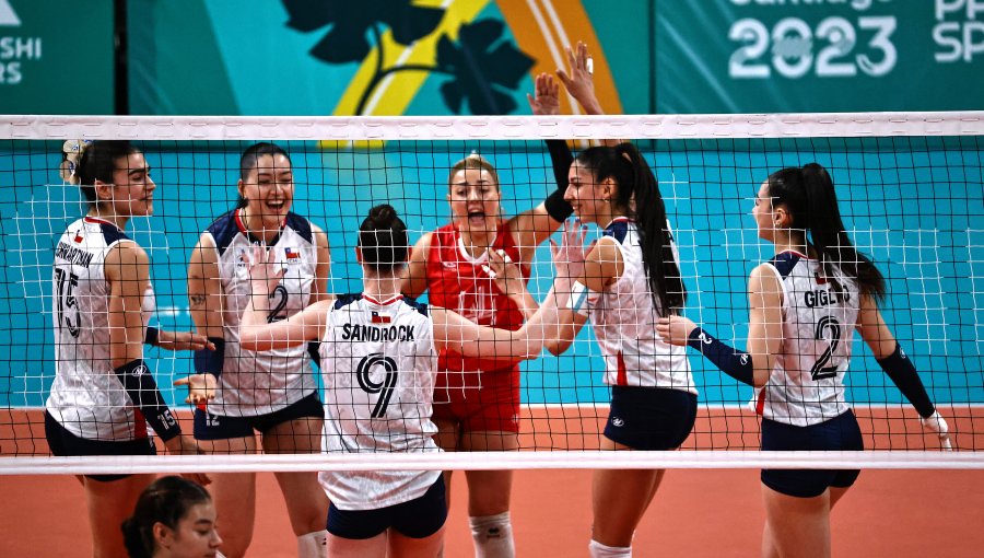 Histórico quinto lugar de Chile en voleibol femenino tras vencer a Colombia