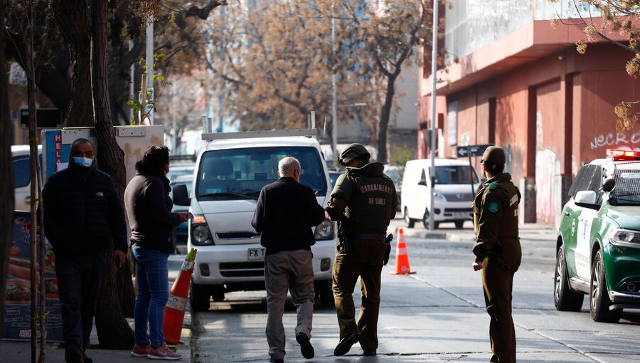 Carabineros detiene a balazos a seis extranjeros indocumentados a dos cuadras de casa del Presidente Boric