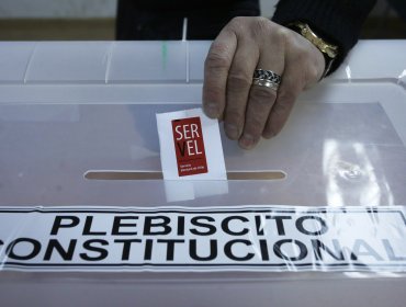 Encuesta Cadem de cara al plebiscito constitucional: 51% dice "en contra" y un 34% "a favor"