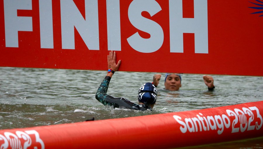 Estadounidense Ashley Twichell ganó oro en los 10 kilómetros de aguas abiertas