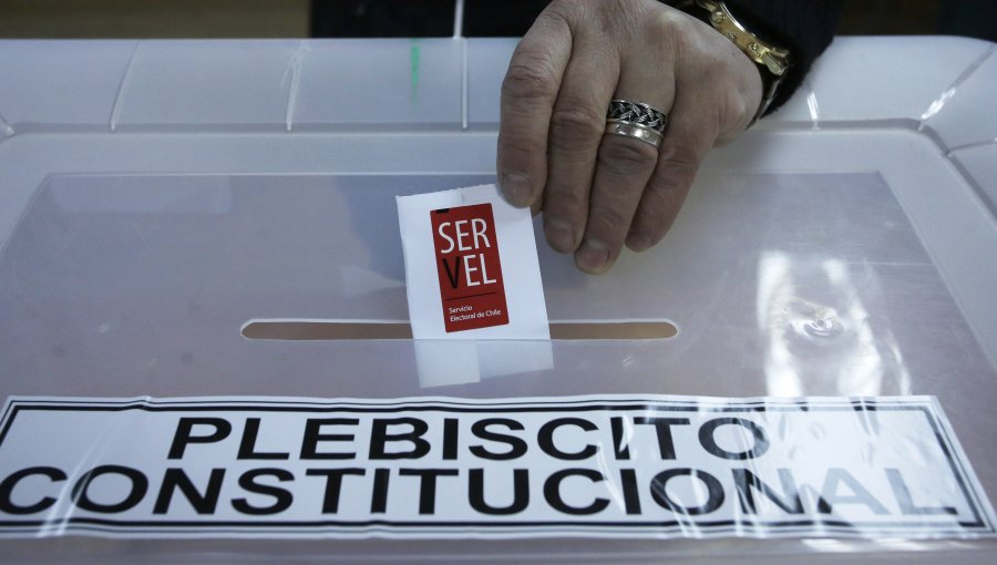 Encuesta Cadem de cara al plebiscito constitucional: 51% dice "en contra" y un 34% "a favor"