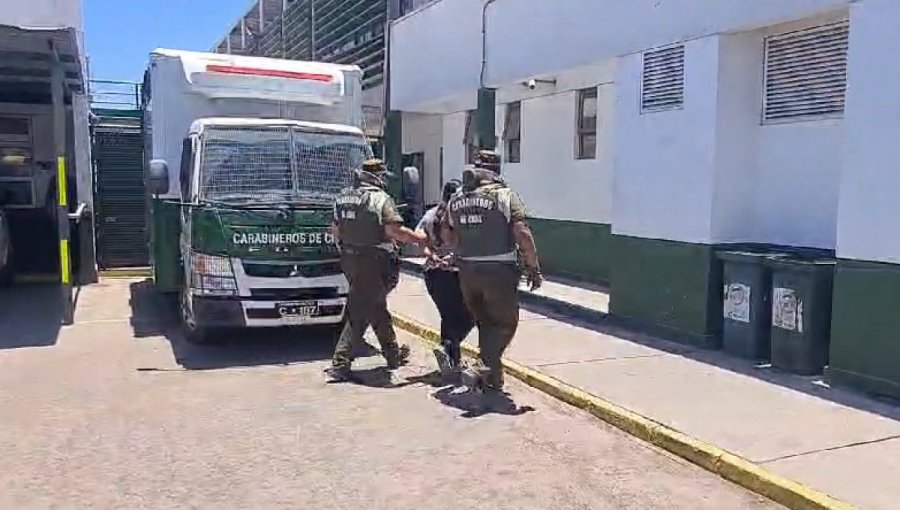 Mujer que confesó haber iniciado gigantesco incendio "por motivos sentimentales" quedó en prisión preventiva en Alto Hospicio