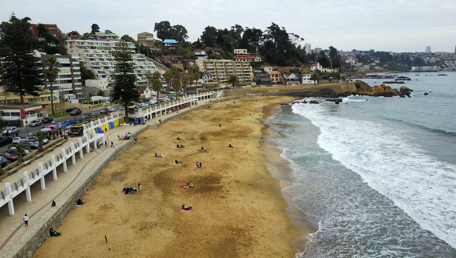 Hombre pierde la vida tras ahogarse en el mar mientras practicaba surf en la playa Amarilla de Concón