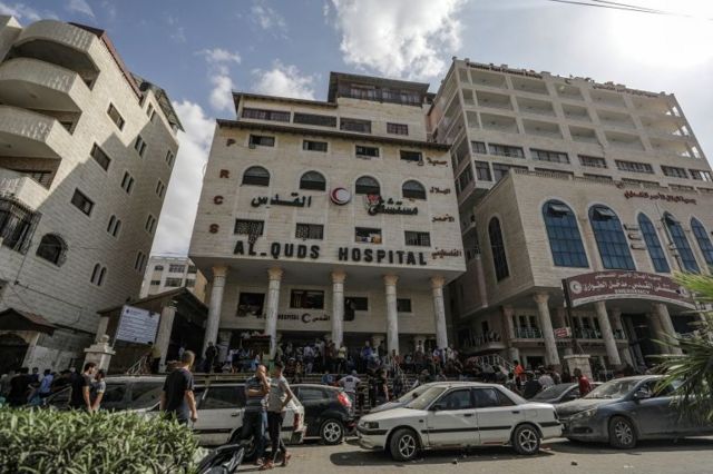 Cientos de pacientes permanecen atrapados en un hospital de Gaza luego de que Israel ordenara su evacuación